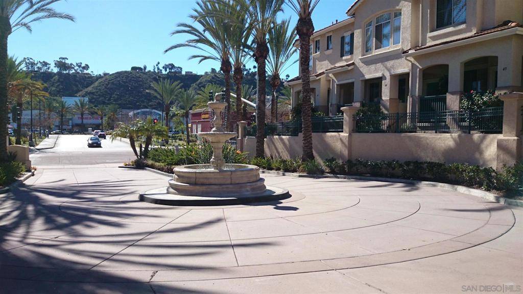 San Diego, CA 92108,918 CAMINO DE LA REINA #52