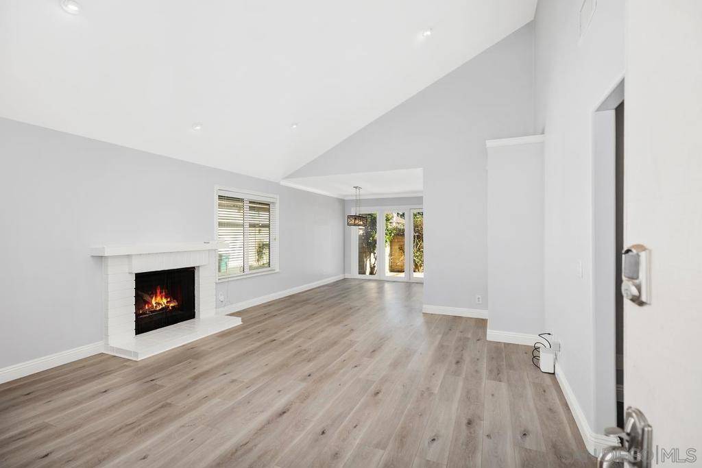 Irvine, CA 92604,14 Dragonfly #25