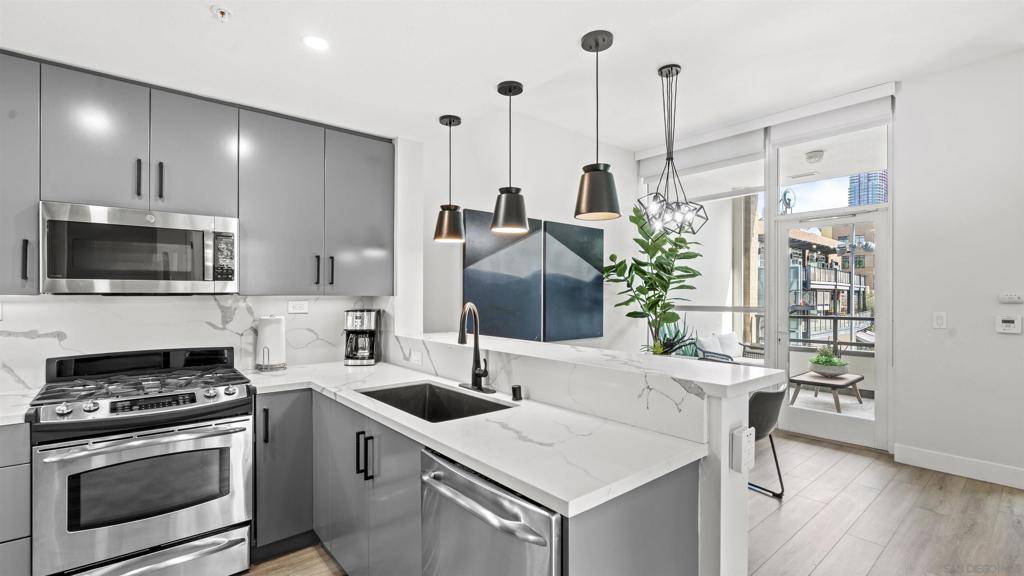 San Diego, CA 92101,325 7Th Ave #215