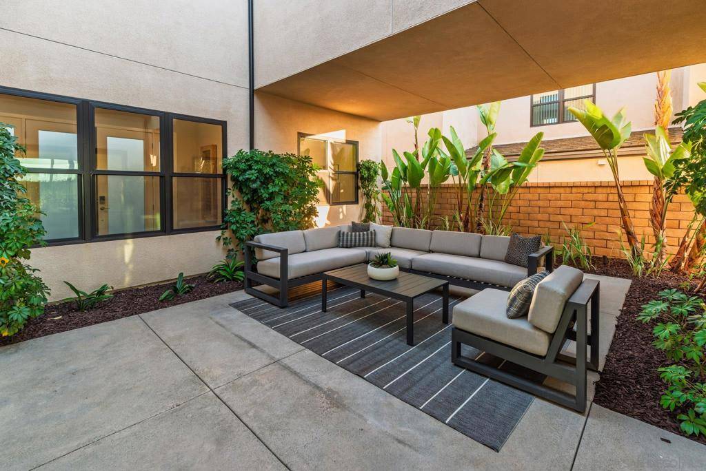 San Diego, CA 92130,13722 Canyon Loop Trl