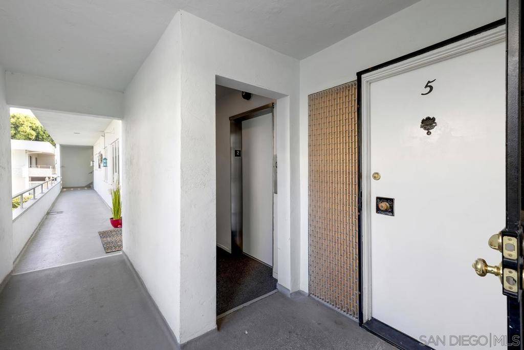 La Jolla, CA 92037,2352 Torrey Pines rd #5