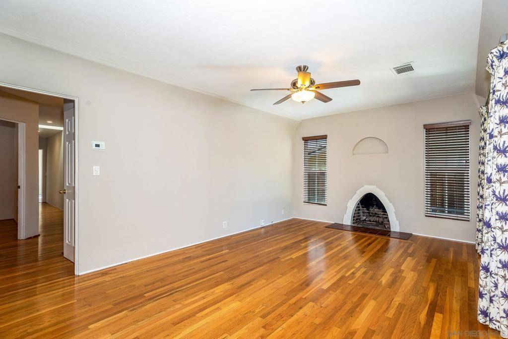 La Mesa, CA 91942,7595 Saranac Ave