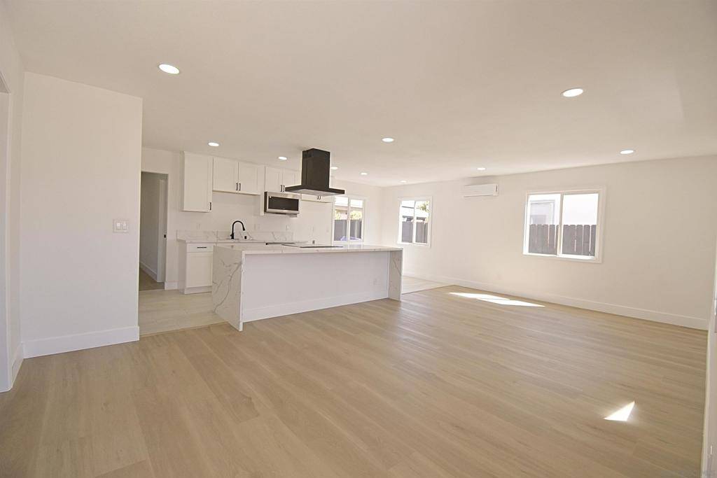 San Diego, CA 92117,4772 MOUNT GAYWAS