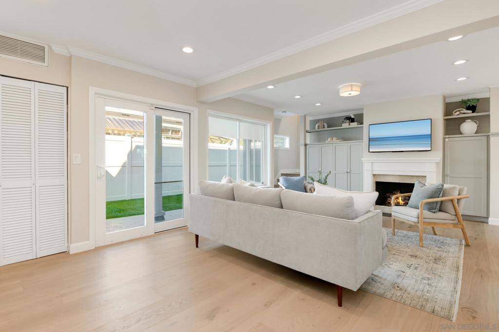 Coronado, CA 92118,302 E Ave