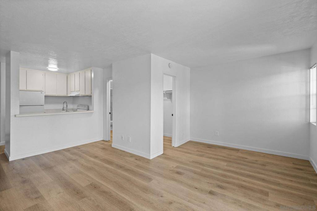 San Diego, CA 92117,4060 Huerfano Ave #225