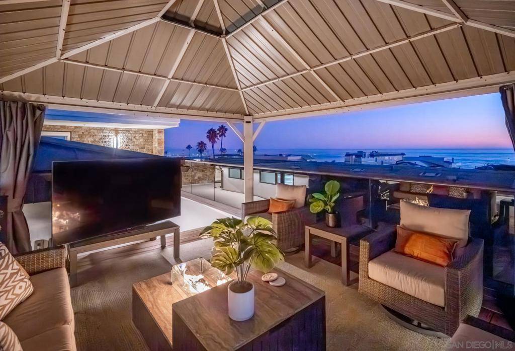 Carlsbad, CA 92008,187 Cherry Ave