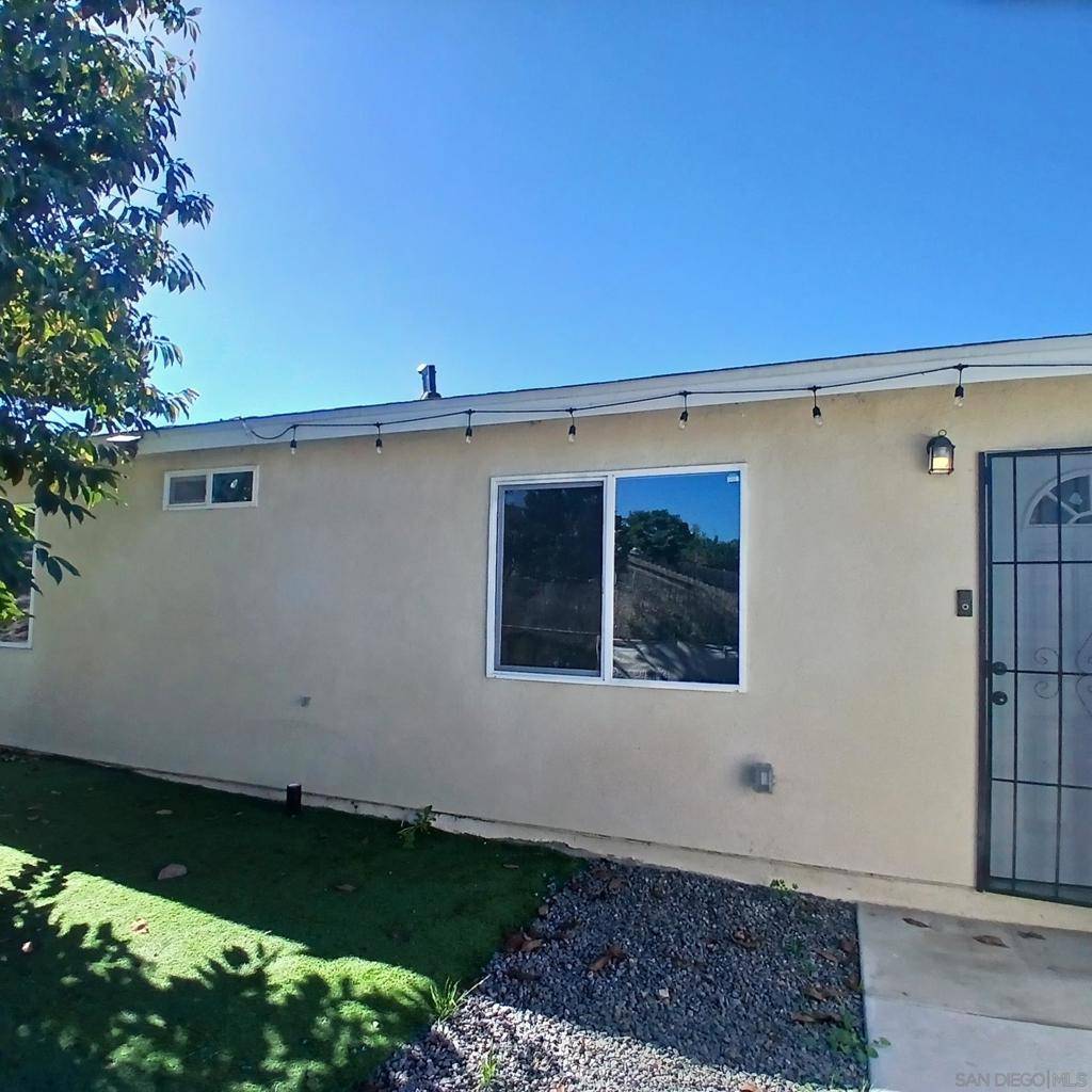 San Diego, CA 92114,5833 Greycourt
