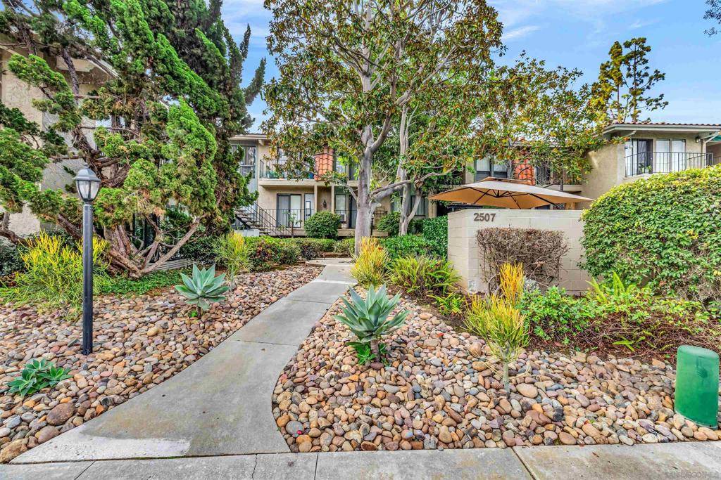 Carlsbad, CA 92009,2507 Navarra Dr #202