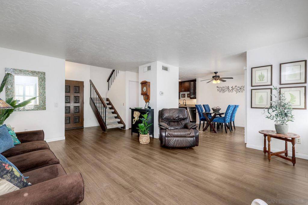 El Cajon, CA 92019,1122 Via Loma Vis