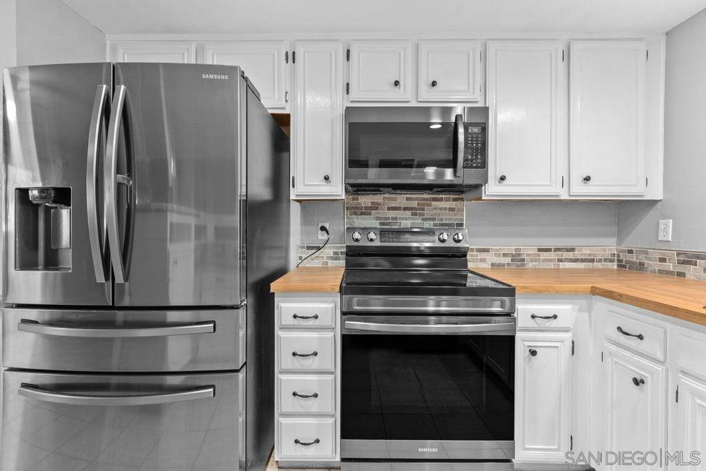 Ramona, CA 92065,23823 Green Haven Ln