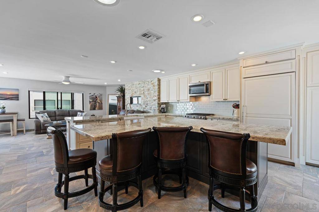 La Jolla, CA 92037,100 Coast #405