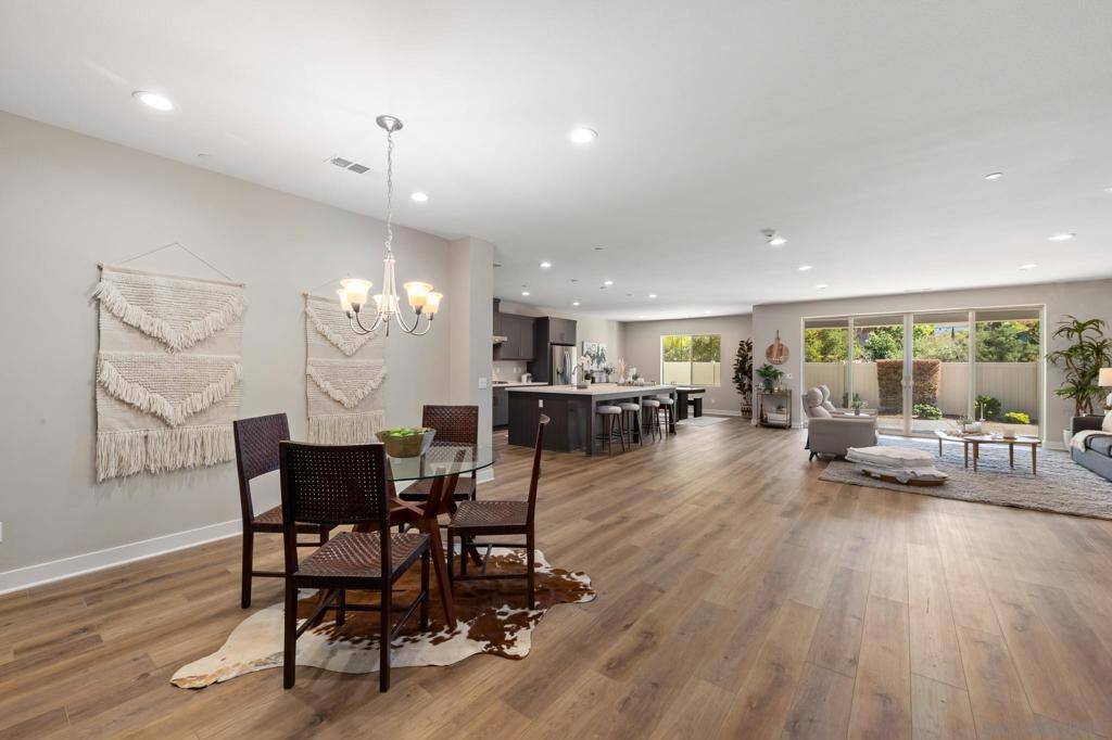 Vista, CA 92084,1525 Manzanita Hollows