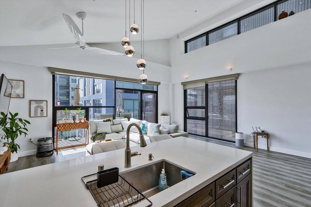 San Diego, CA 92101,350 11th Ave #922