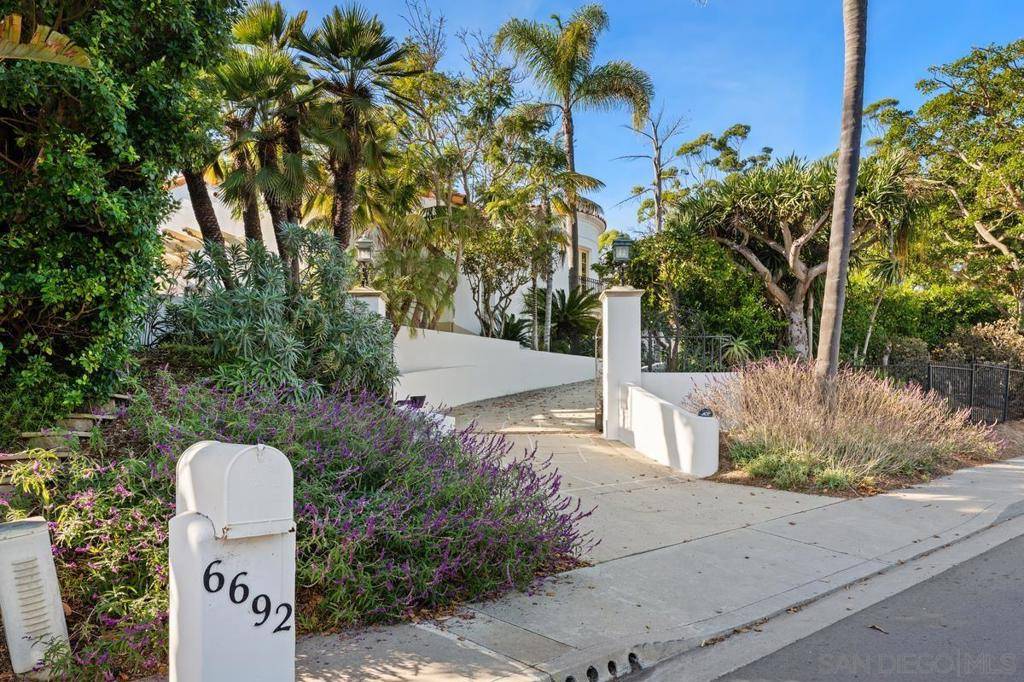 La Jolla, CA 92037,6692 La Jolla Scenic Dr S