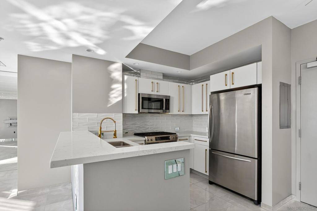 San Diego, CA 92101,321 10Th Ave #2204