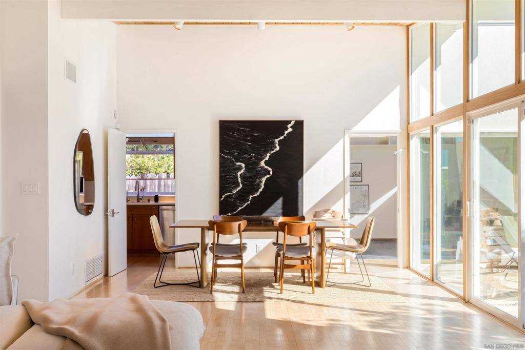 La Jolla, CA 92037,3084 Cranbrook Court