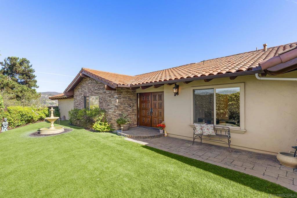 Carlsbad, CA 92009,7548 Viejo Castilla Way