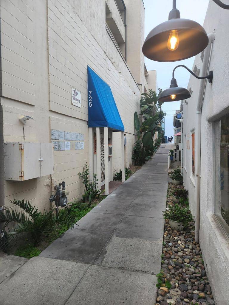 San Diego, CA 92109,725 Redondo Ct #22