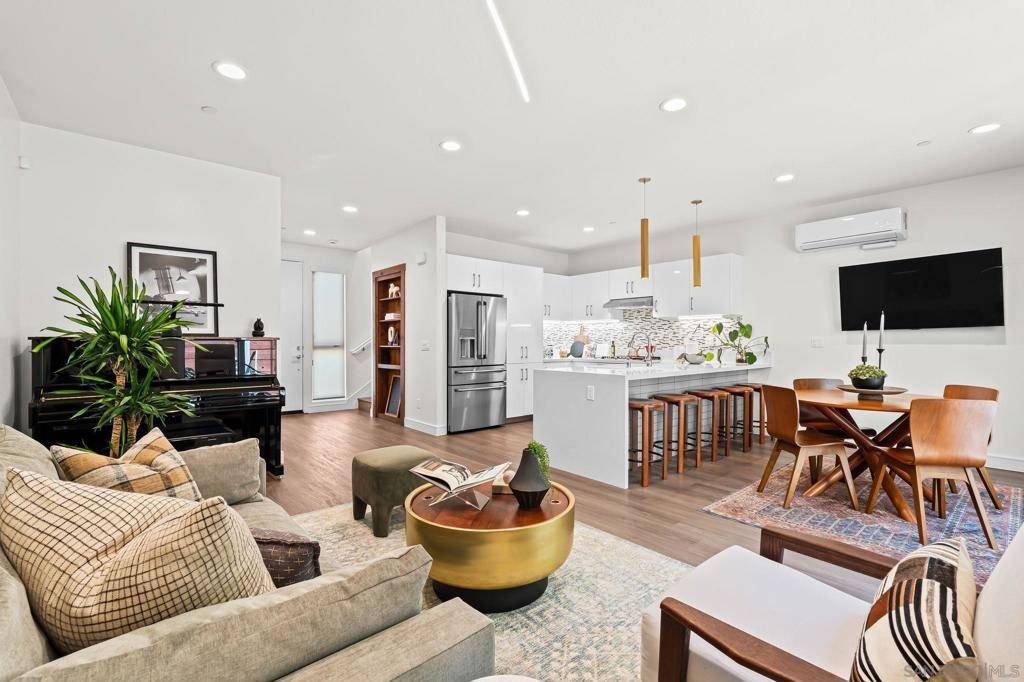 La Mesa, CA 91941,8268 High St