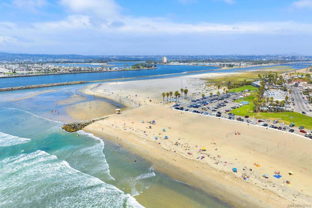 San Diego, CA 92107,5123 Lotus St