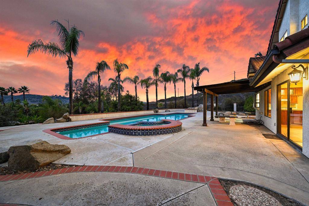 Escondido, CA 92029,594 Allenwood Ln