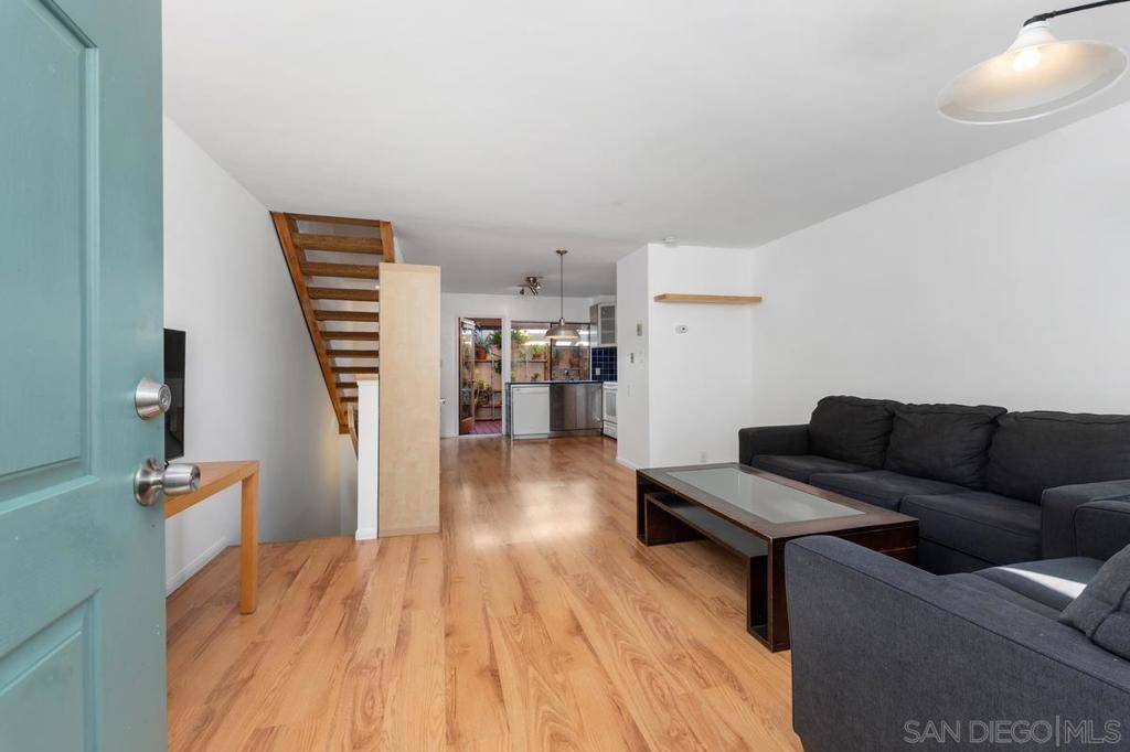 La Jolla, CA 92037,3205 Via Alicante #11