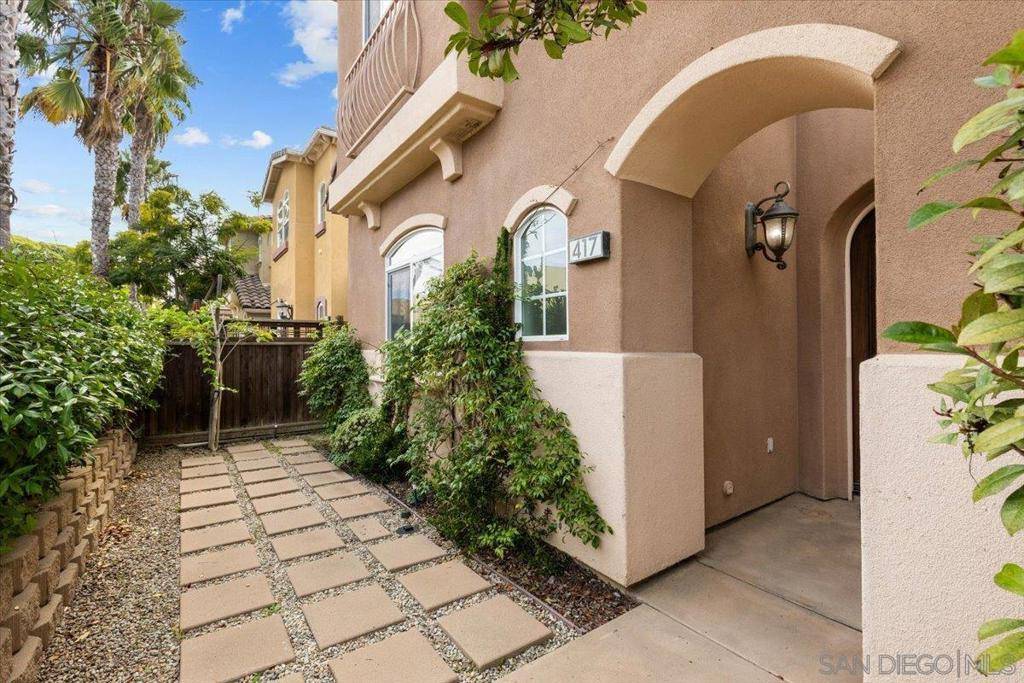 Solana Beach, CA 92075,417 N Cedros Ave