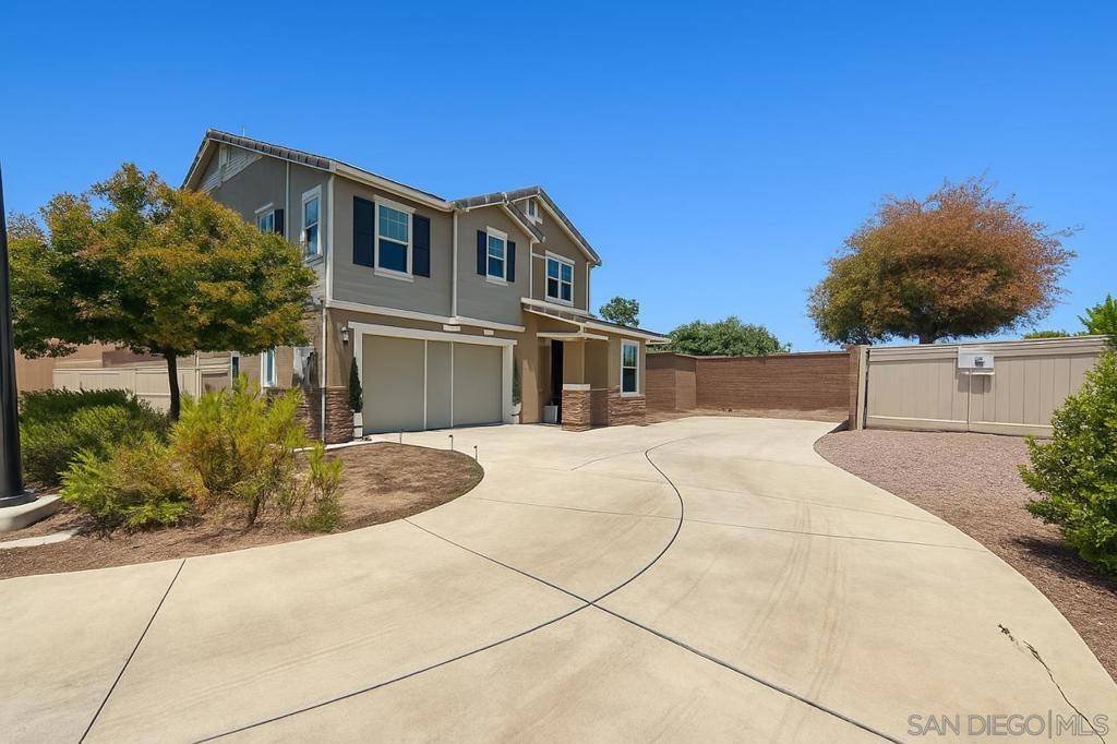 El Cajon, CA 92020,1287 White Oak Ct