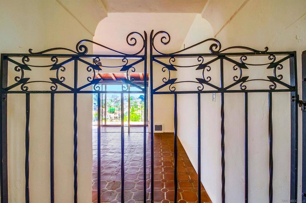 San Diego, CA 92103,2854 Albatross Street