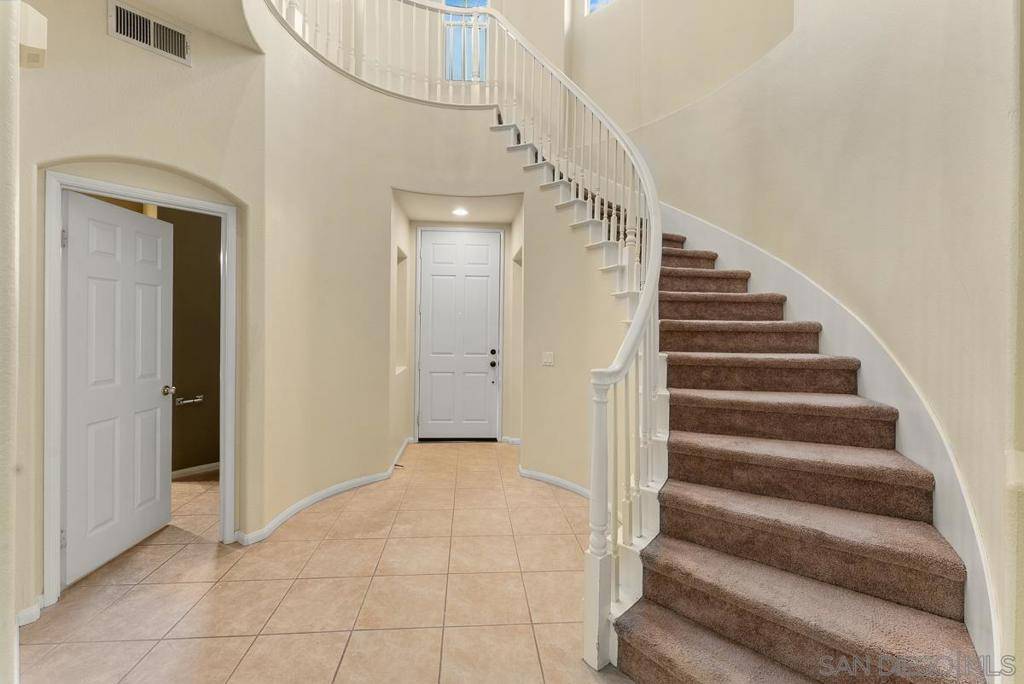 San Diego, CA 92130,3738 Ruette San Raphael