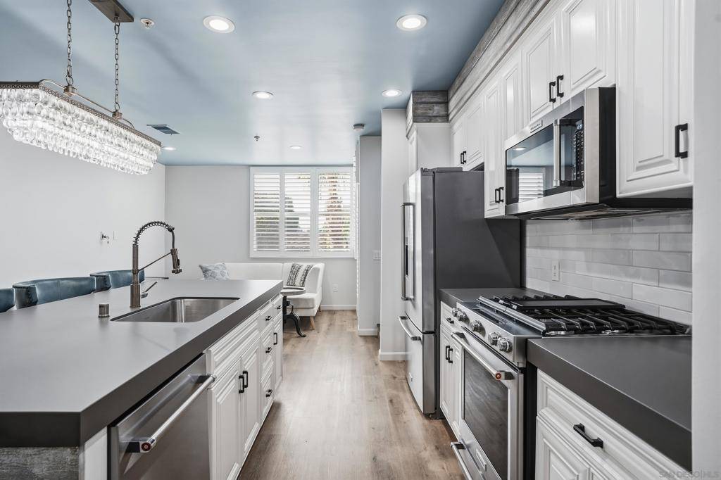 Encinitas, CA 92024,687 S Coast Hwy 101 #216