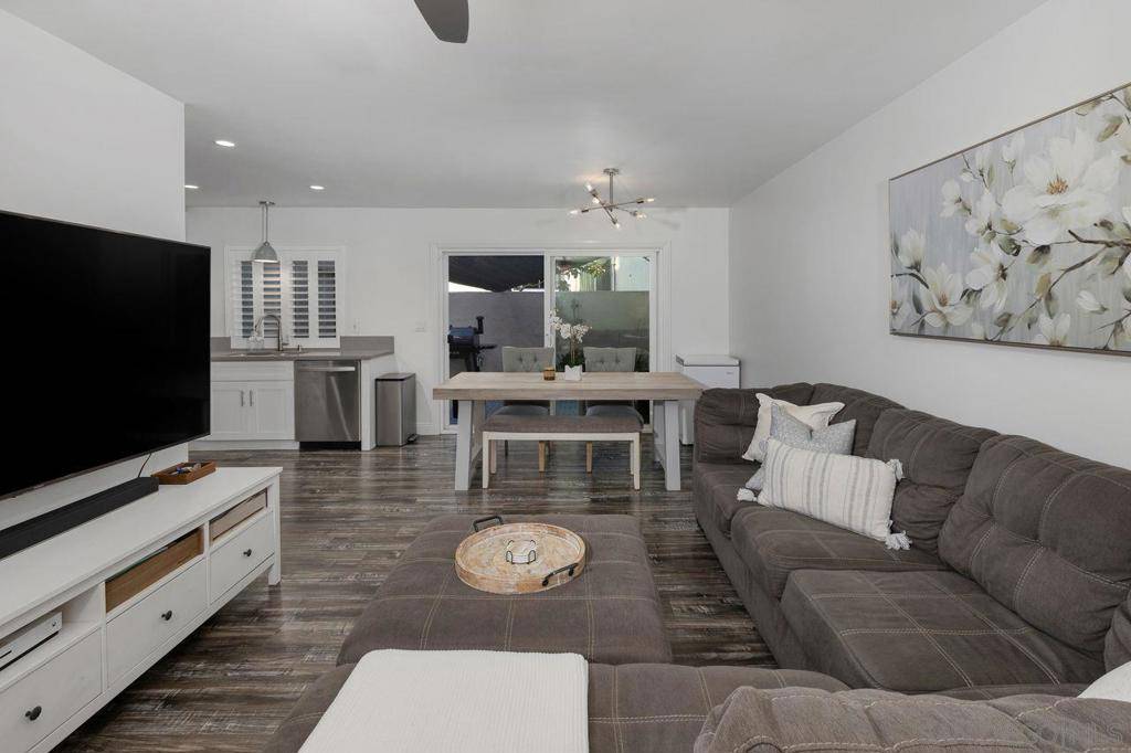 San Diego, CA 92111,5597 Caminito Jose