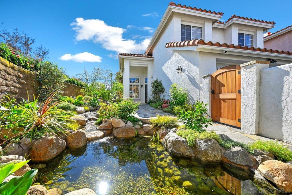 Vista, CA 92081,2198 Redwood Crst