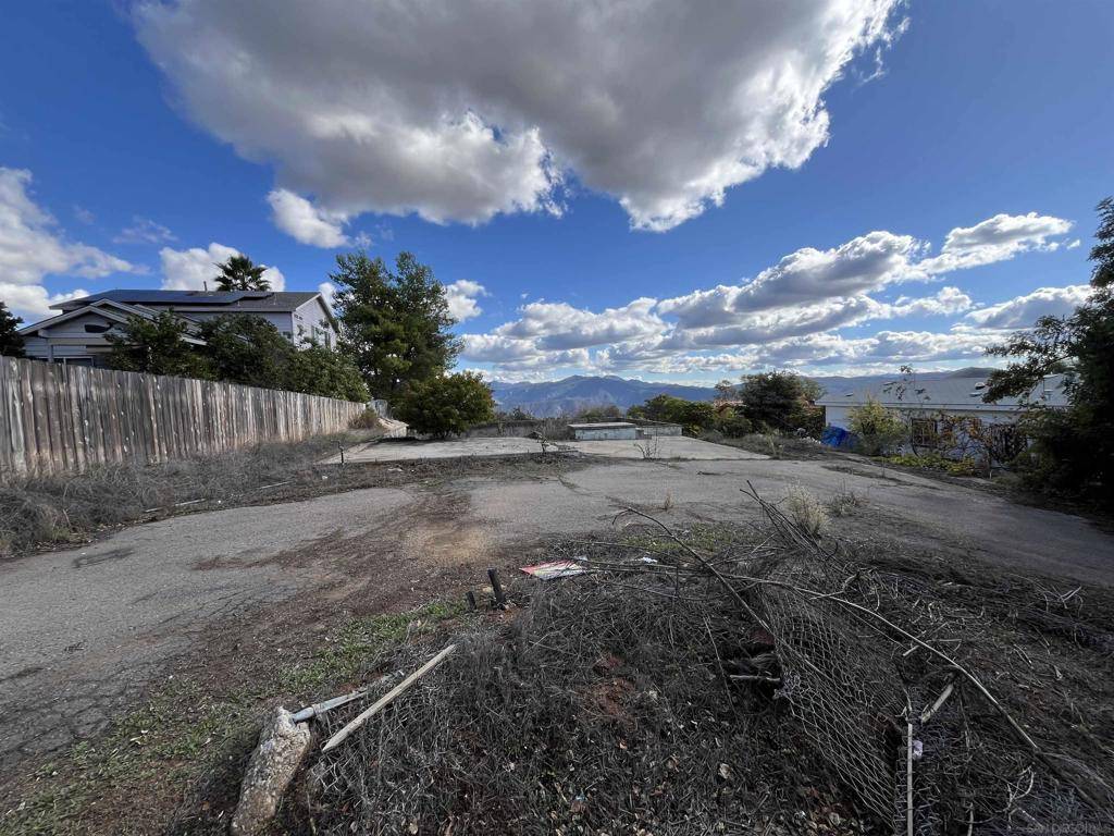 El Cajon, CA 92021,1828 Suncrest Blvd