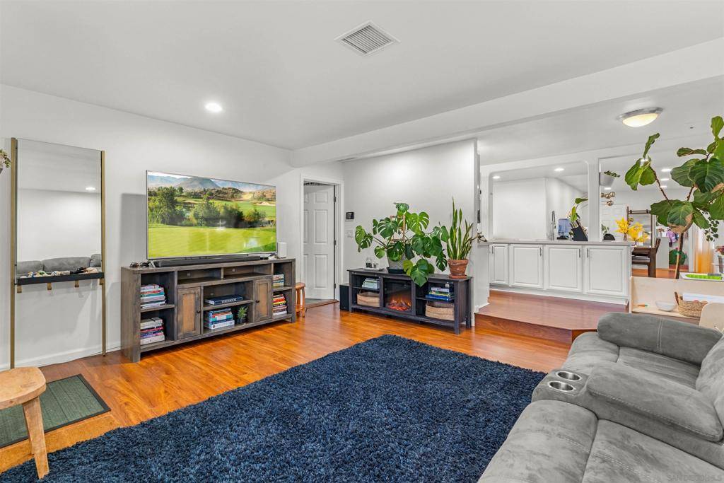 El Cajon, CA 92021,1204 Peach Ave