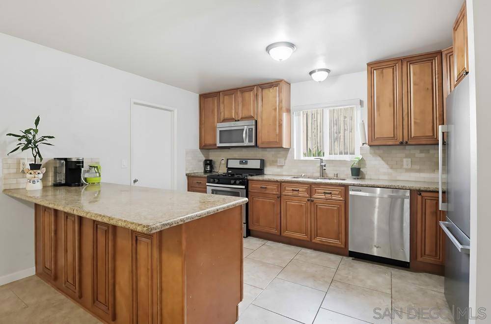 San Diego, CA 92119,6565 Bantam Lake Circle