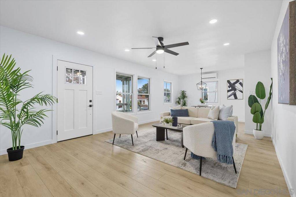 San Diego, CA 92115,4352 Athens St