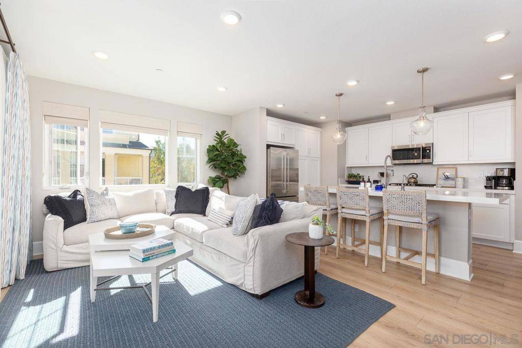 San Diego, CA 92109,827 Jersey Court