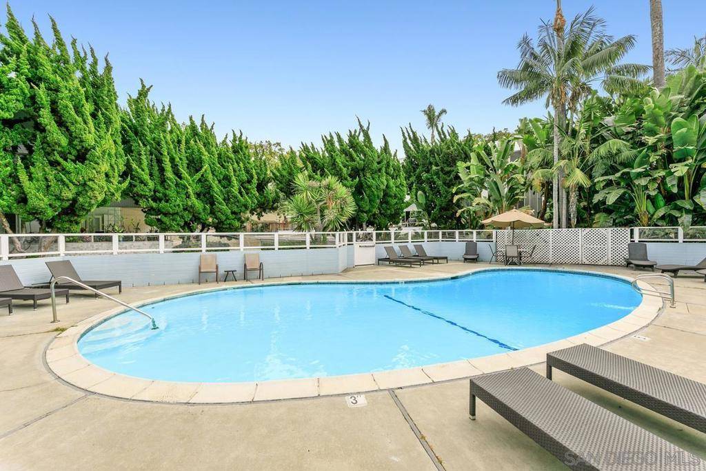 La Jolla, CA 92037,2368 Torrey Pines #61