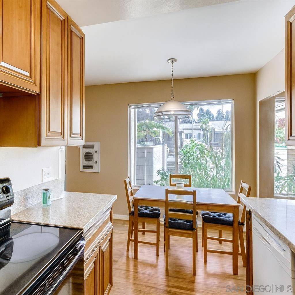 La Jolla, CA 92037,8628 Via Mallorca #A