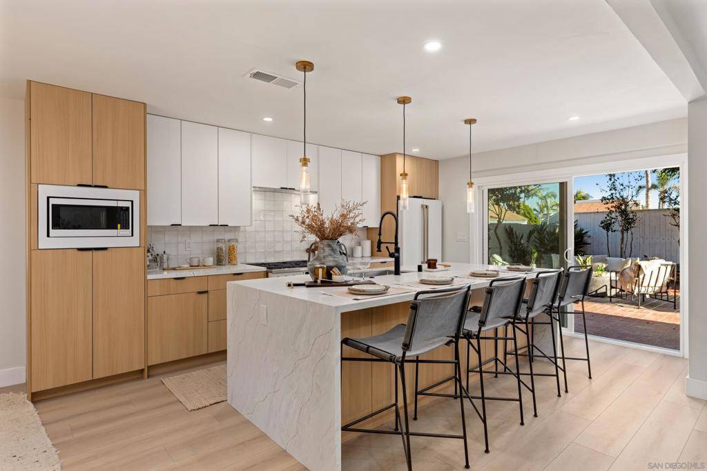 Coronado, CA 92118,Address not disclosed