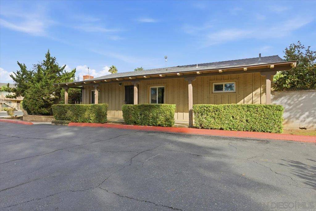 El Cajon, CA 92019,911 Jamacha Road