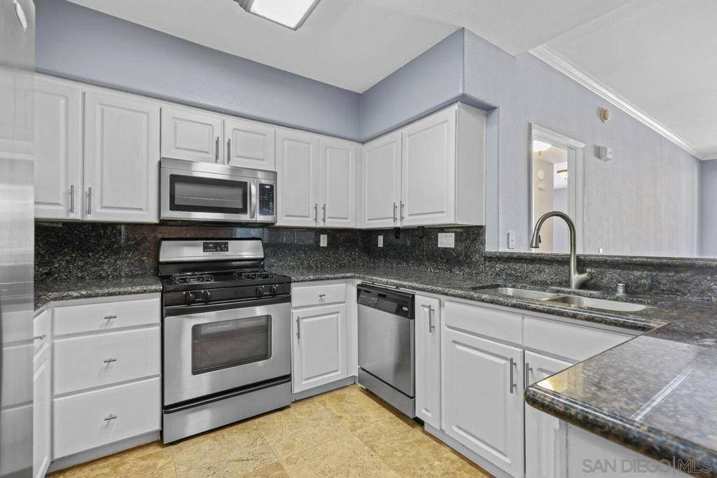 San Diego, CA 92130,12372 Carmel Country Rd. #202