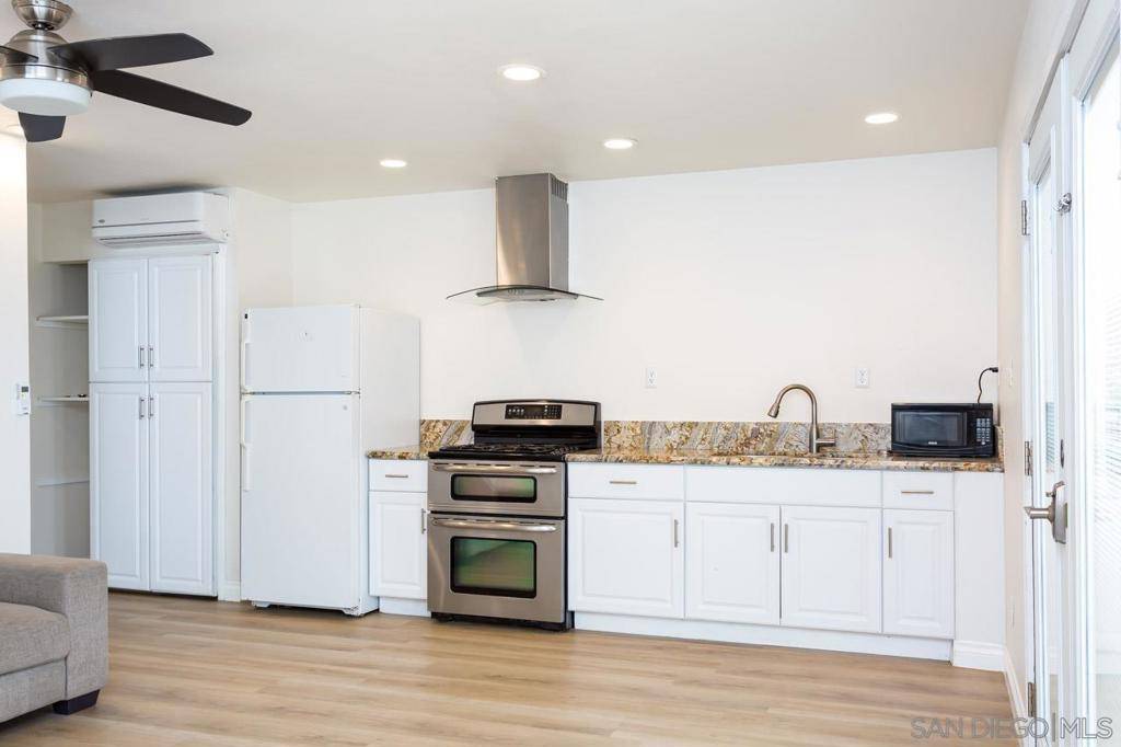 Spring Valley, CA 91977,1211 Maria Ave #C