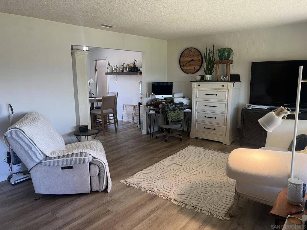 El Cajon, CA 92021,272 Lilac Dr