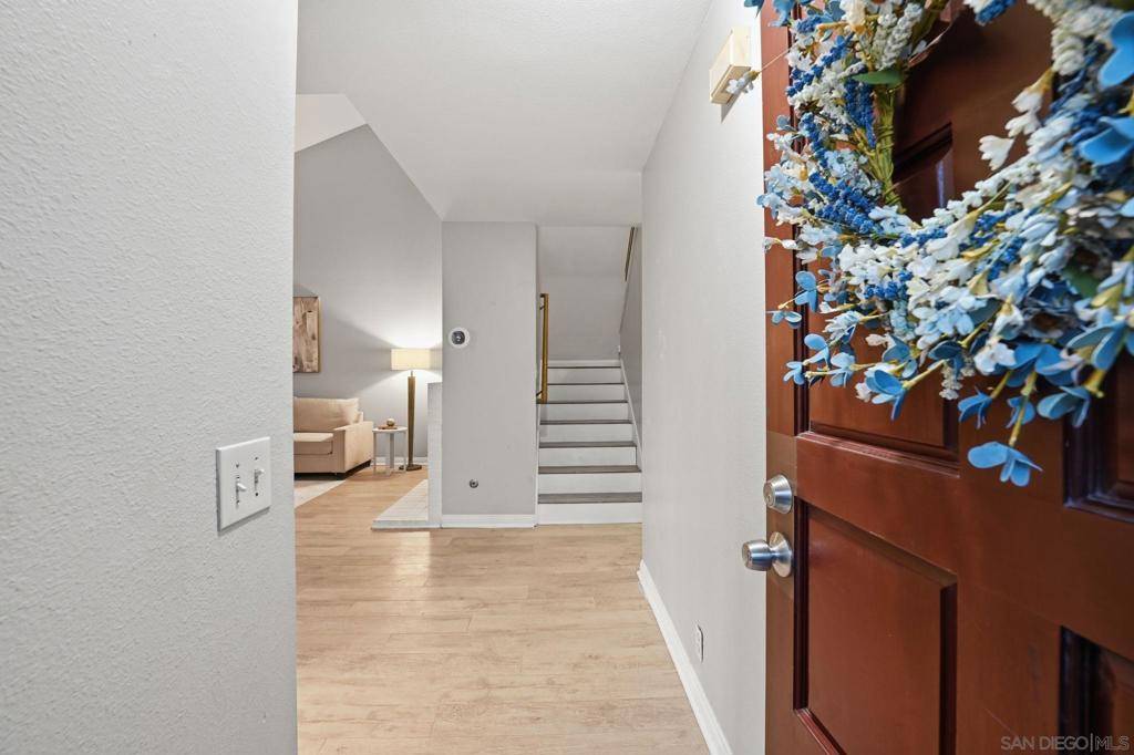 San Diego, CA 92139,1389 Manzana Way