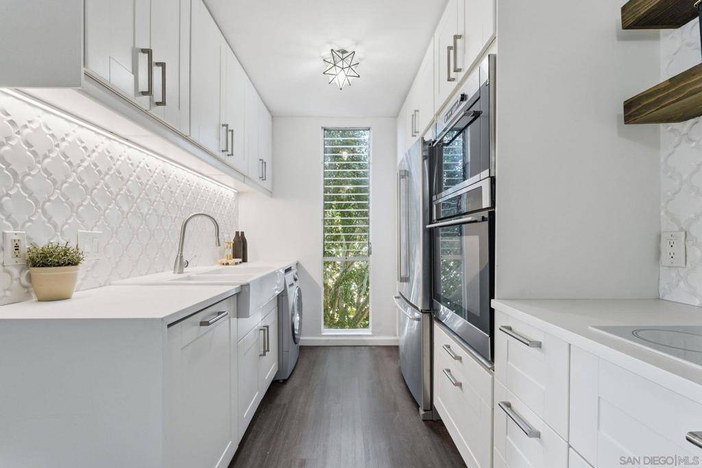 La Jolla, CA 92037,6455 La Jolla Blvd #206