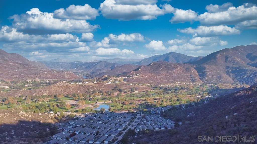 El Cajon, CA 92019,1077 VISTA MADERA LANE