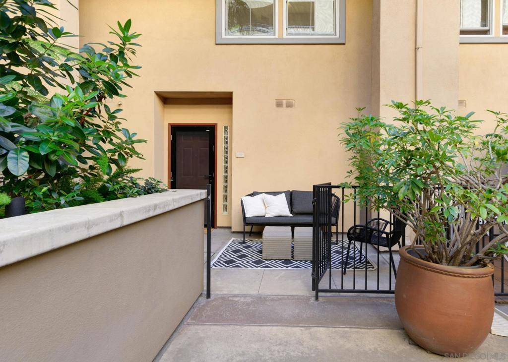 San Diego, CA 92101,301 W G St #112