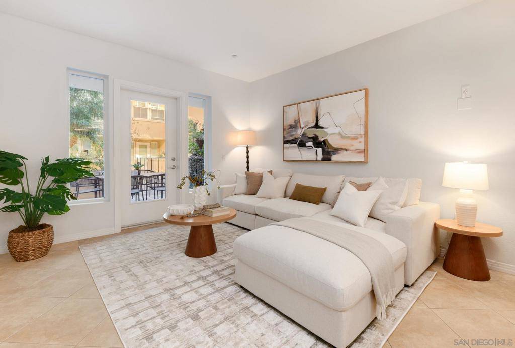 San Diego, CA 92101,301 W G St #112